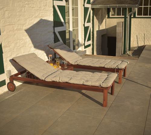 Het grote terras en de groene tuin nodigen uit tot ontspanning en koffiepauzes tussen sessies-galerie