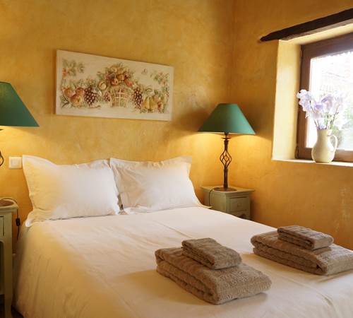 Maison en Provence de charme  - Chambre ocre jaune  - Lapalud - Vaucluse-galerie