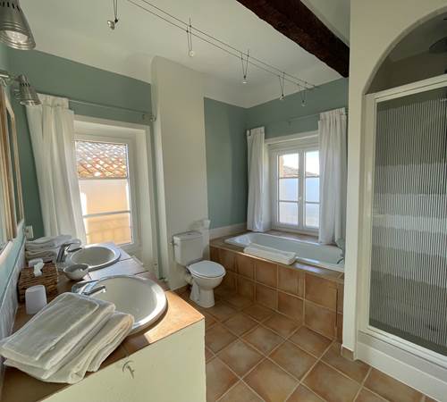 La salle de bain du 1er étage-galerie