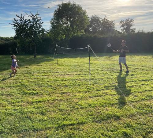Badminton in the garden-galerie