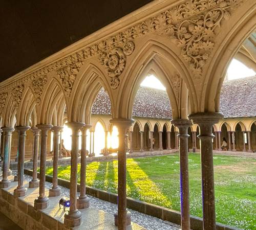 Le cloître de l'abbaye du Mont Saint Michel