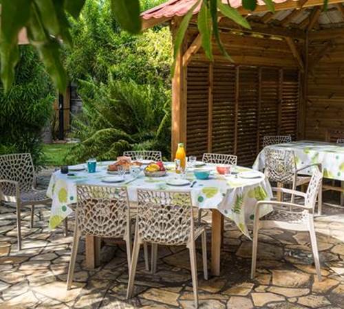 Petit déj en terrasse