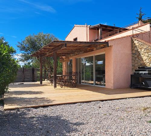 Vue terrasse couverte plancha