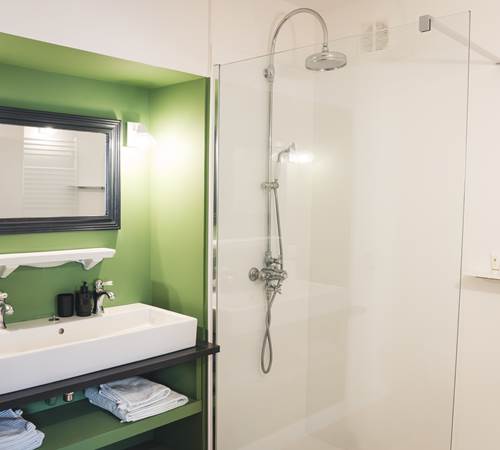 Maison-Vitis-les-Sentiers-de-Solutre´-salle-de-bain