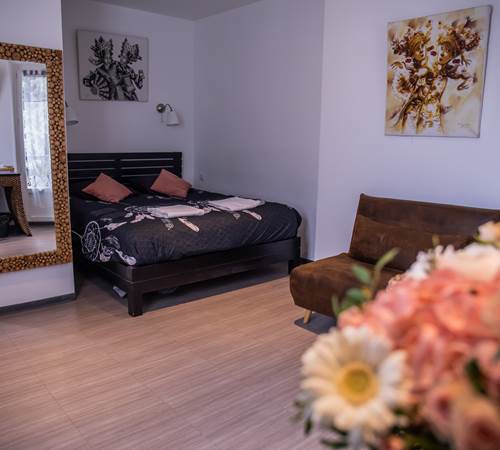 Chambre 1 Lit et Fleurs-galerie