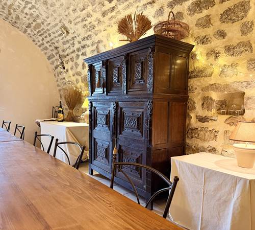 La salle des petits-déjeuners et table d'hôtes-galerie