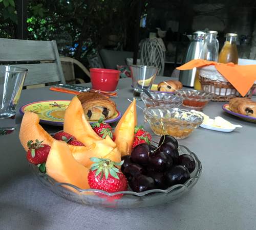 Le Mas Mellou : Petit déjeuner en terrasse-galerie