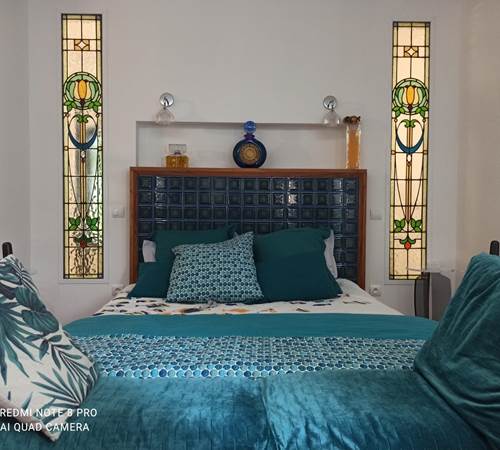 lit en céramique vintage, lampes kartell, vitraux  année 1926 de la Grenade bleue-galerie