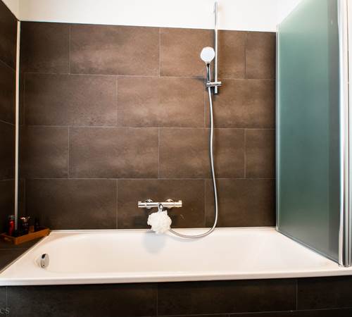 Baignoire salle de bain n°1  1er étage-galerie