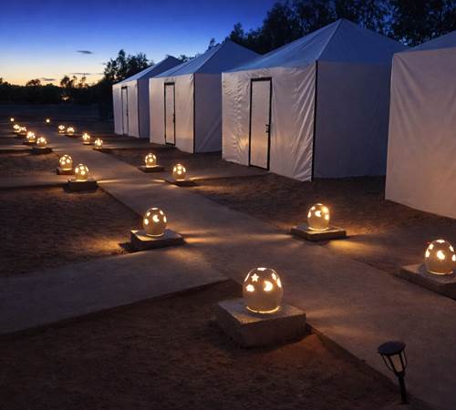 Le camp éclairé