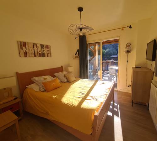 La 1ere chambre bien decorée-galerie