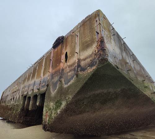 Arromanches-les-Bains-vestiges-fortifications-musée-bunkers-mémorial-de-Caen-galerie
