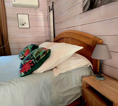 Une jolie chambre avec un lit très confortable-galerie