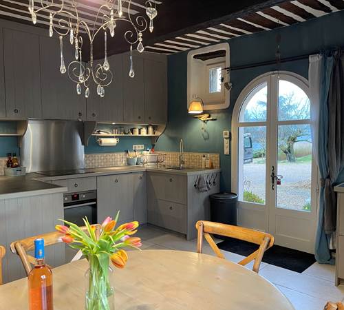 La cuisine ouverte sur le séjour-galerie