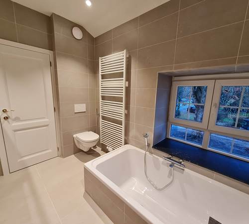 Elke kamer heeft een moderne privébadkamer voor optimaal comfort-galerie