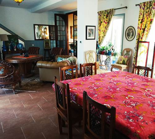 vue du salon salle à manger réservé aux hôtes-photo-page