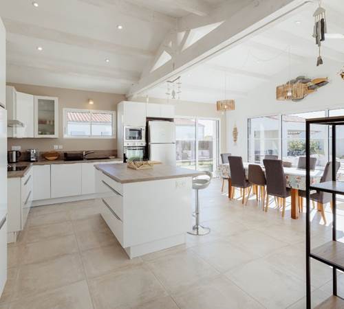 Villa Tikaz Cuisine moderne équipée & pièce de vie lumineuse ouverte sur terrasse