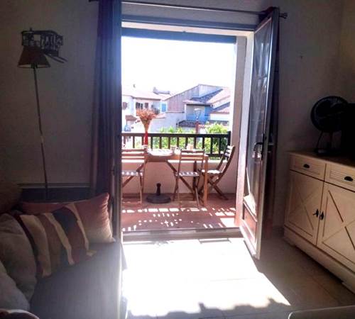 vue sur la terrasse ensoleillée-galerie