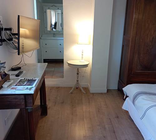 Chambre rabassier côté télévision-galerie