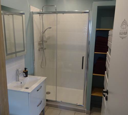 salle d'eau et toilette privatifs-galerie