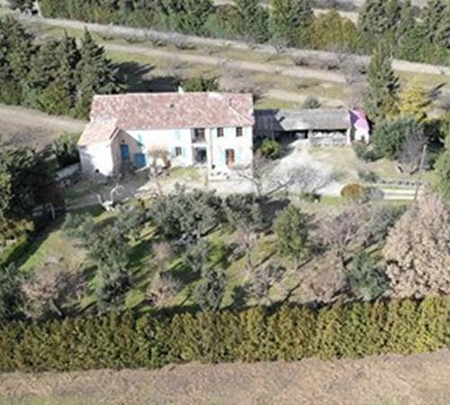 Vue d'ensemble de la maison d'hôtes-galerie