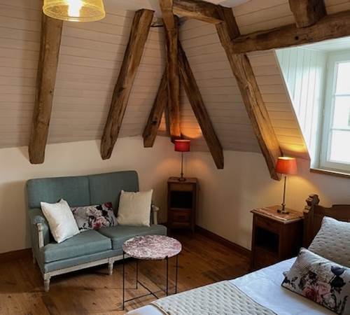 Chambre René - Le coin salon-galerie