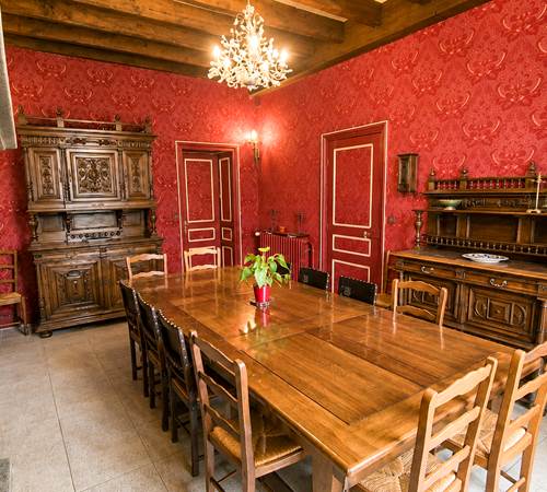 Toujours la belle salle à manger, cheminée en granit