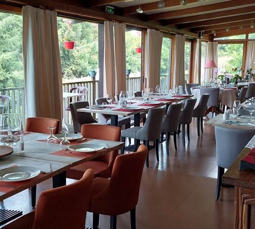 Salle de restaurant avec vue panoramique juillet 2023-galerie