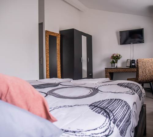 Chambre 2 vue du lit-galerie