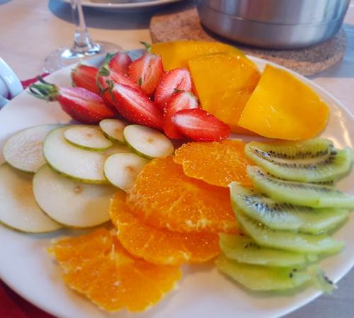 assiette de fruits frais Brunch/ Petit Déjeuner Gourmand Le Ranch des Lacs Hôtel 87120-photo-page