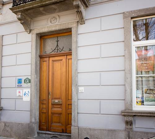 Porte d'entre´e-galerie