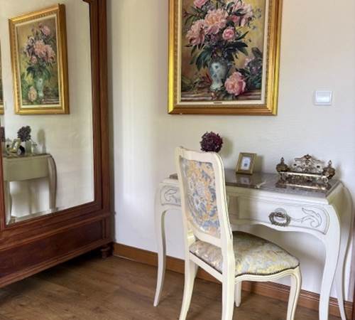 Chambre Léontine - le bureau-galerie