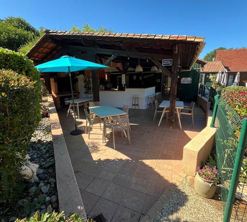 Terrasse et bar