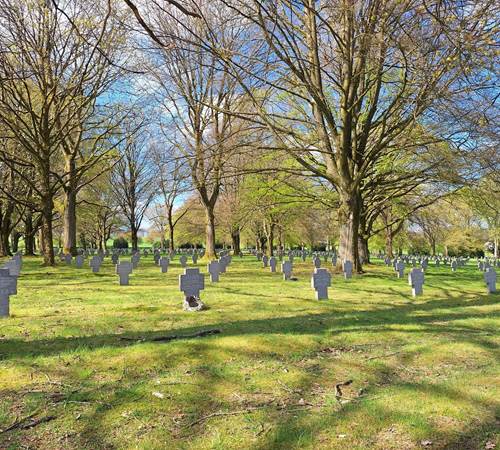 Le cimetière militaire Allemand sur la route de Recogne-photo-page
