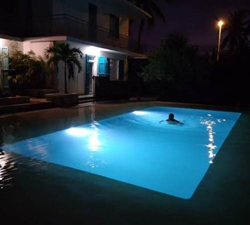 Piscine au calme la nuit
