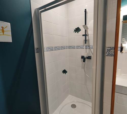 douche-site-historique-débarquement-omaha-beach-char-a-voile-galerie