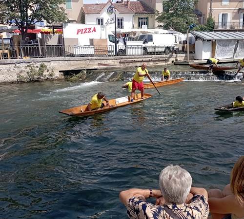 dimanche matin à l'Isle sur la sorgue fête nationale