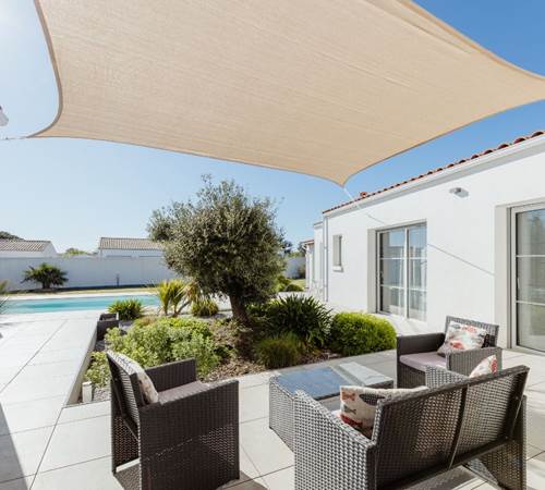 Villa Tikaz - coin détente terrasse, voile d'ombrage, jardin