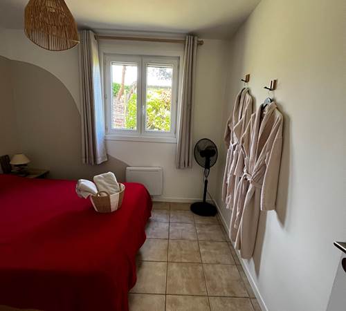 Chambre parentale, gîte avec spa privatif