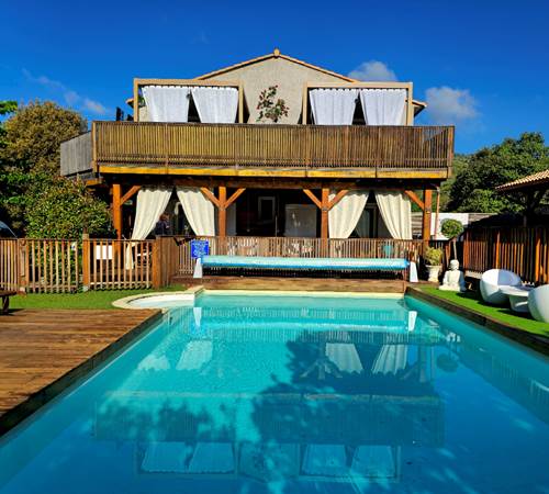 Calme et détente assuré en bord de piscine-galerie