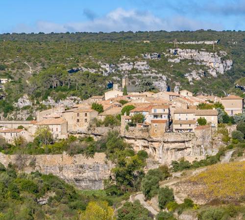 Village de Minerve sur son éperon rocheux
