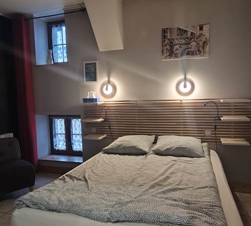 confort-calme-apaisant-chambre-pour-deux-personnes-revue-touristique