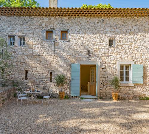 Cour du prieuré-galerie