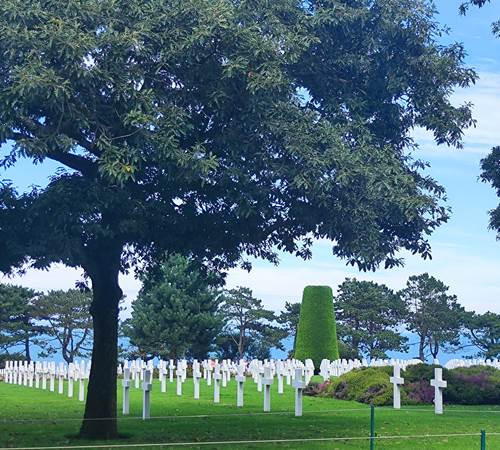 hommage-aux-soldats-américains-mémoire-militaire-Normandie-visite-cimetière-américain-militaire--galerie
