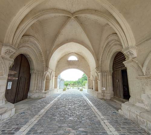 voute de l'hôpital des pèlerins du 12émé siècle-photo-page