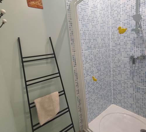 douche-privative-petit-déjeuner-inclus-toilette-privative-coffre-fort