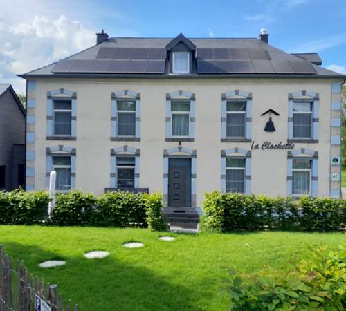 Vue de l'hébergement en façade-galerie