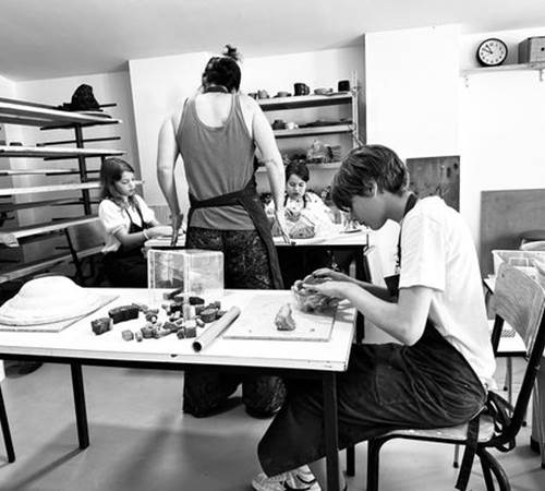 L'atelier en ébullition LM céramique à Lagnes Provence