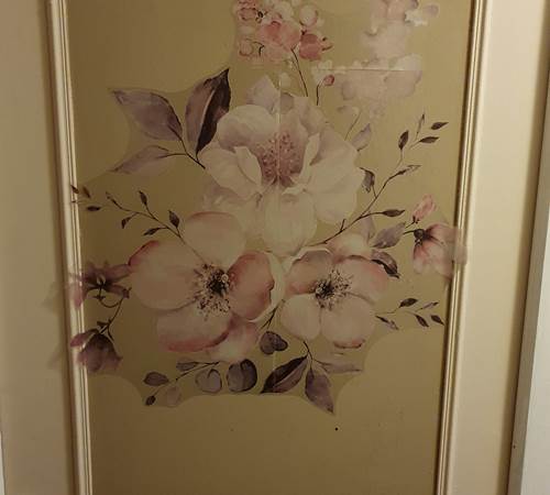 Dessin sur la porte de la chambre et le porte clés.-galerie