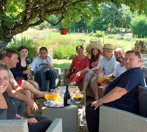 20230709_131558 sous le magnolia en famille-galerie